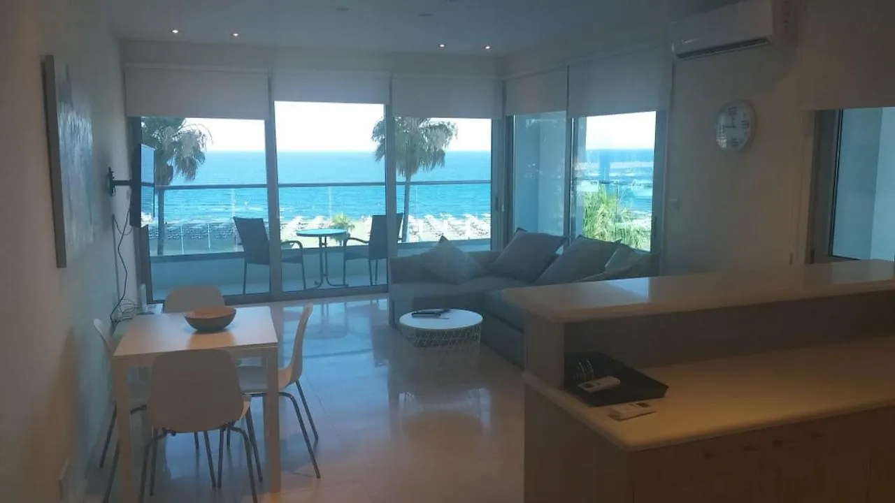 Horizon Luxury Suite At Finikoudes Beach 302 location