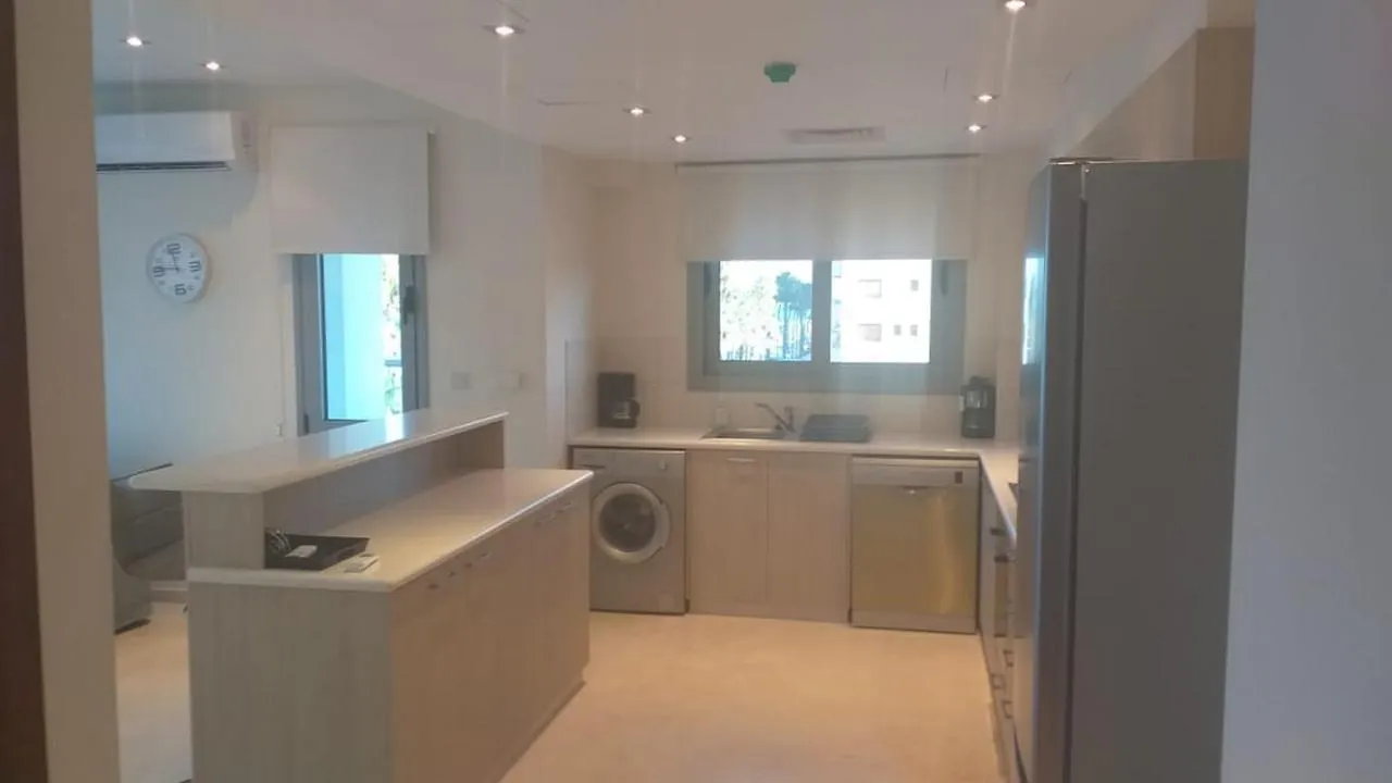 Horizon Luxury Suite At Finikoudes Beach 302 Larnaca 0*,