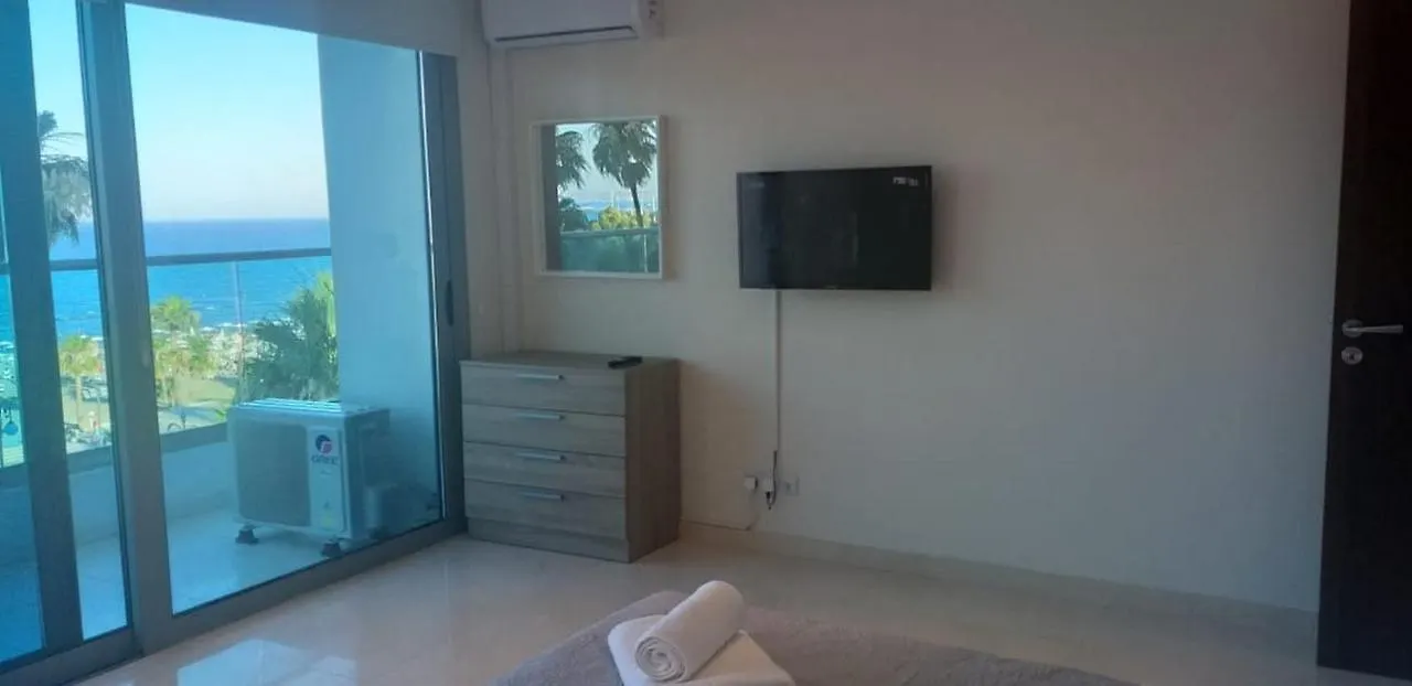Horizon Luxury Suite At Finikoudes Beach 302 Larnaca